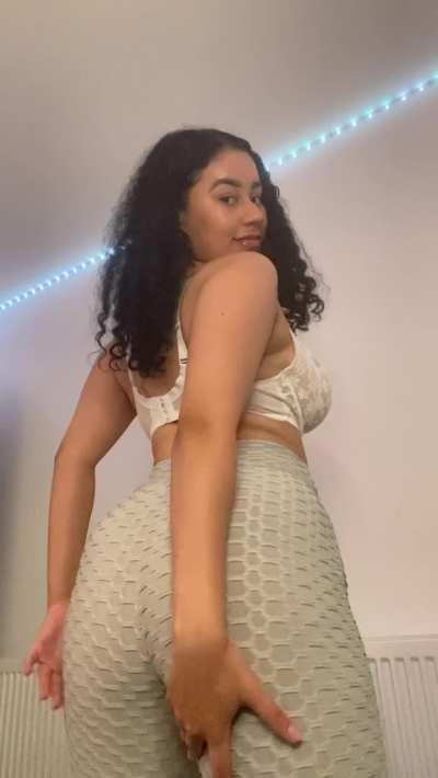 I wanna let one lucky older guy cum on my ass multiple times