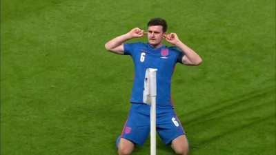 Roy Keane on Harry Maguire's celebration: 