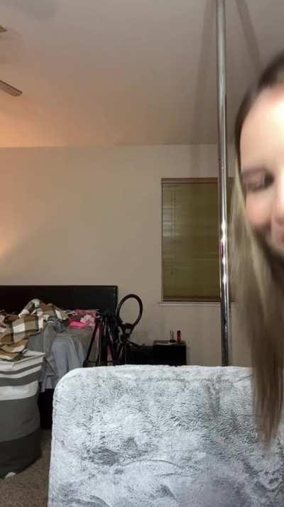 sierrapeach / lilpeach Boob Flash + Fingering