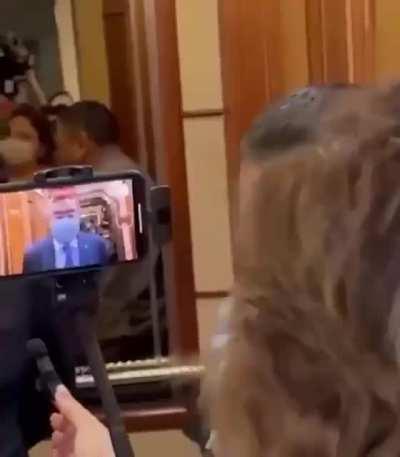 Worker in Kazakhstan accidentally meets journalists