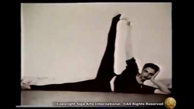 Rekha: If you have to be a complete beautiful woman you have to be physically fit. Definitely not fat. Fat is ugly 💀