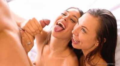 Riley & Aidra Cranking Cock ✊🍆💦