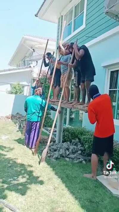 Redneck Engineering Latino Edition