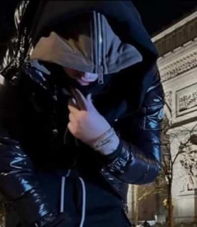 Never in history have we seen such a disgraceful falloff….he is absolutely incapable of rapping like this anymore.