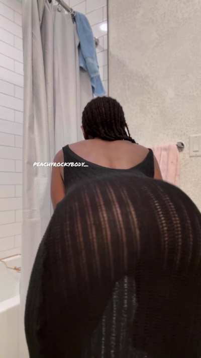 Slap it while I twerk for you