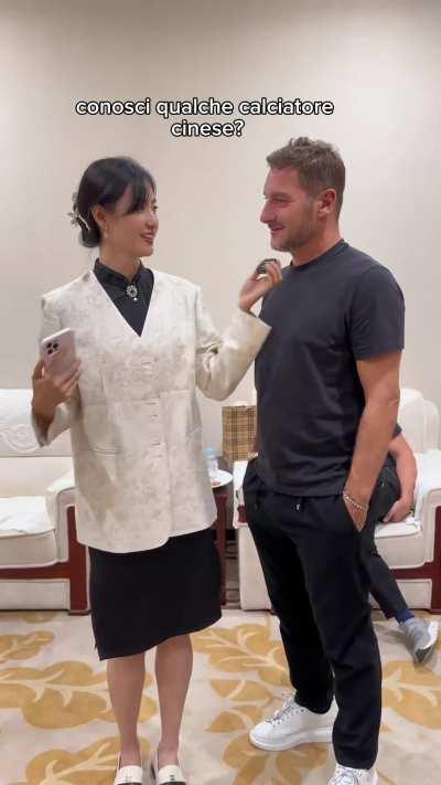 il capitano trolla una cinese ma tutto termina con un grande imbarazzo.