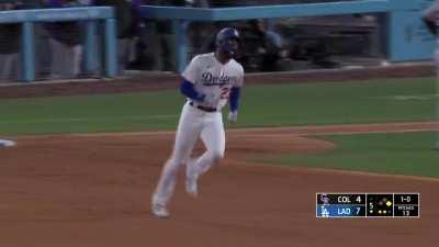 [Highlight] [Highlight] Jason Heyward launches a 2 run HR into the night