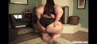 Ssbbw BOBERRY just showing off her fat 😍😍
