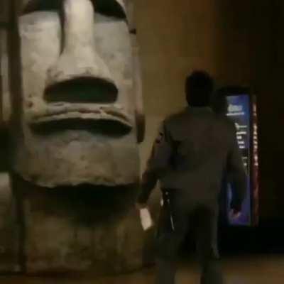 🗿