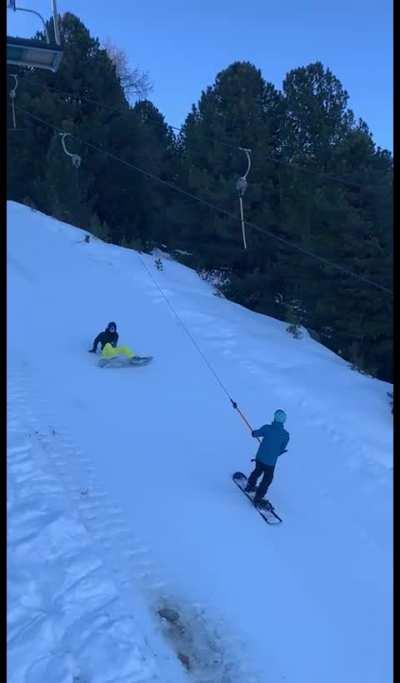 Struggling snowboarder