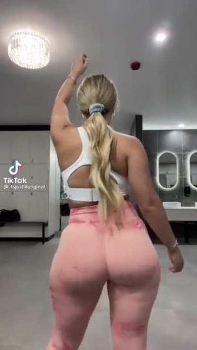 @itsjustliloriginal - seen so many bootys but this one has no match