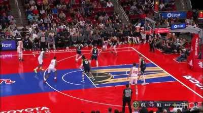 [Highlight] Aaron Holiday with the saucy reverse layup with time running out