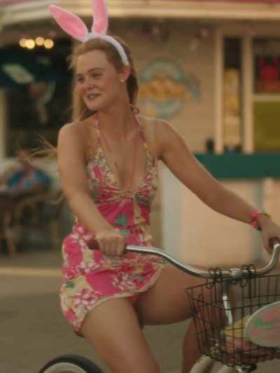 Elle Fanning's thighs in her new show