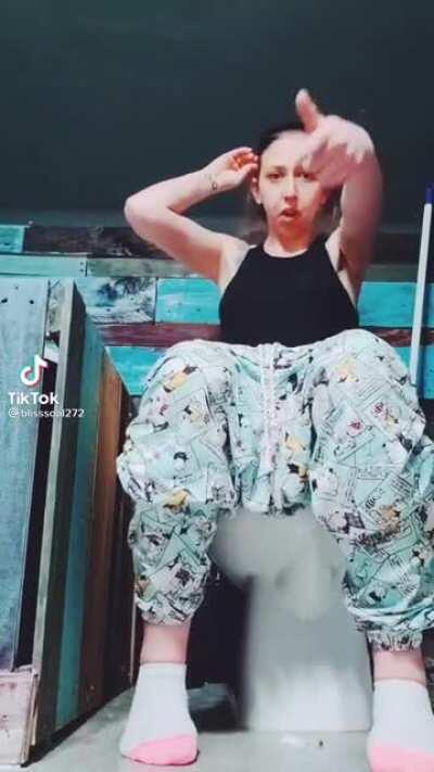 Vibing on da toylit 🤤✨