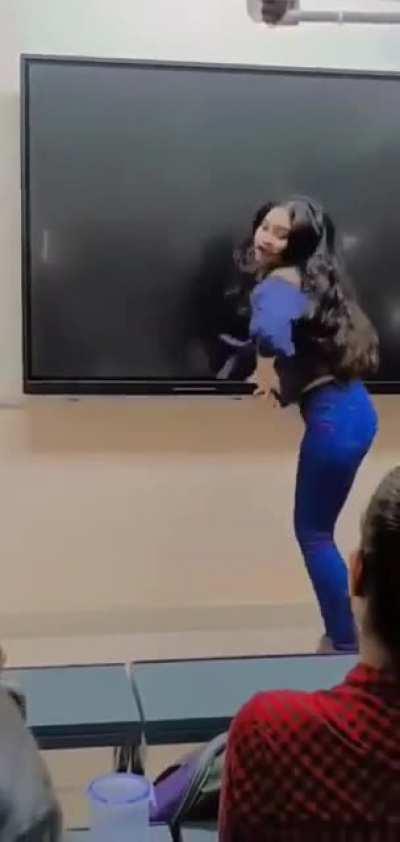 Padh Lo Chahe Kahin Se, Selection Hoga Yahin Se PW