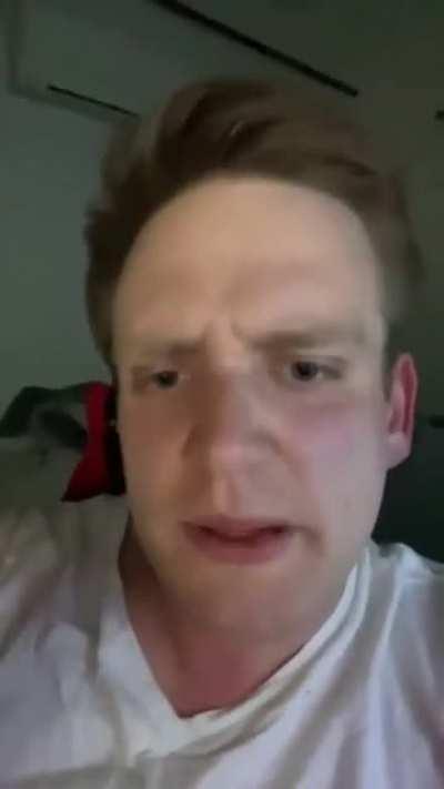 He just go from👩‍💼 to this 🧔