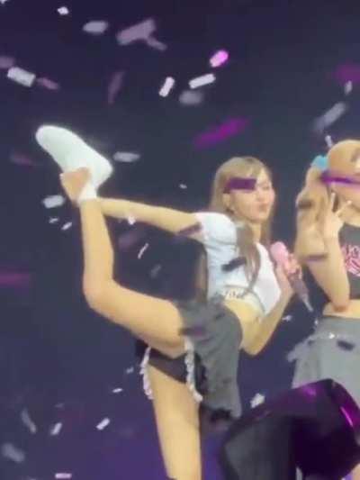 When lisa forgot that she's wearing a skirt and revealed her undies 💦