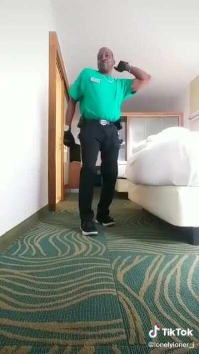 Somebody unc a freak he supposed to be cleaning beds 😭