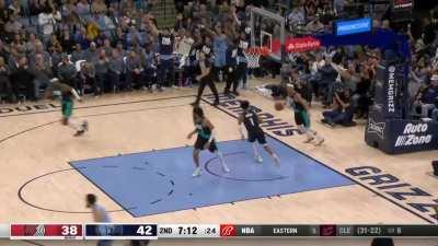 [Highlight] Danny Green scores his first bucket as a Grizzly, and his first bucket since May 2022!