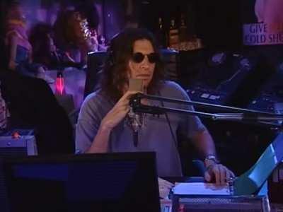 History behind Robin showing her bra + actual footage