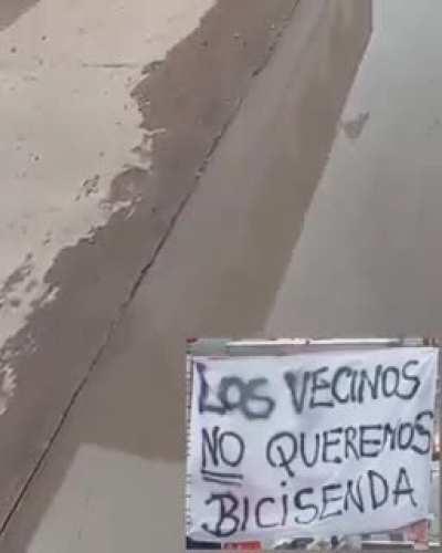 Vecinos enojados con la bicisenda: 