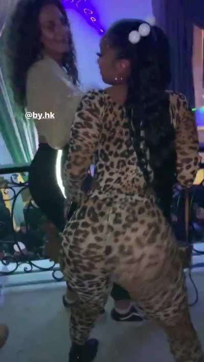 Throwin that mf! 🍑🥜🐿