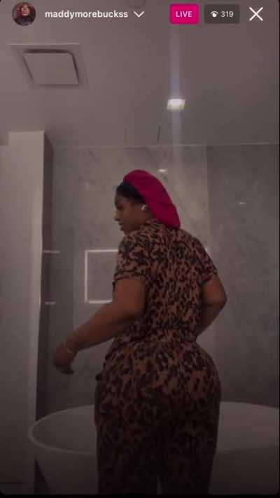 Maddy demonstrating how she spreads her AssCheeks on the toilet seat 😩😭🍑😍