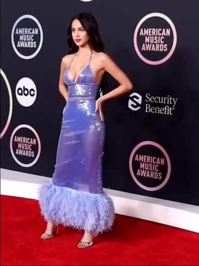 Olivia Rodrigo tease the guys who still follow the NNN