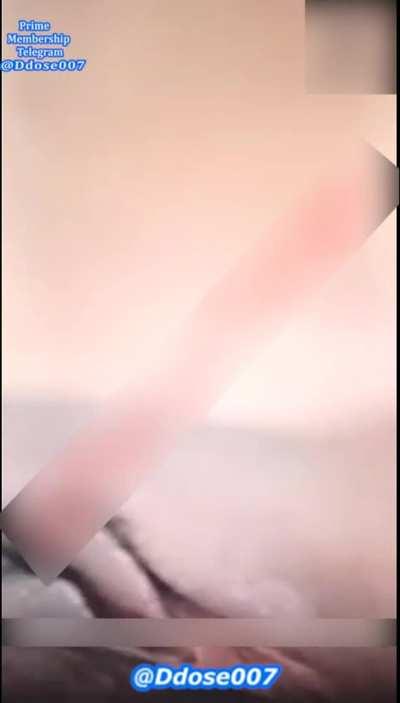 MANJU QUEEN F!NGER!NG 🔥 Most Famous Manju Queen Latest Exclusive 1 2 1 Premium 🔥 F!nger!ng & showing her B00bs with face Full 7min Video. FULL 7min Premium Download Link in Comments 👇👇👇