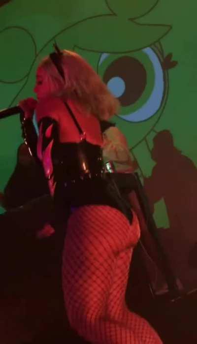 Doja Cat showing off her thick ass