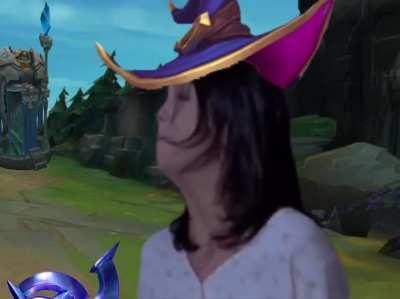 Yuumi builds full AP and wants me to be her host 🙀