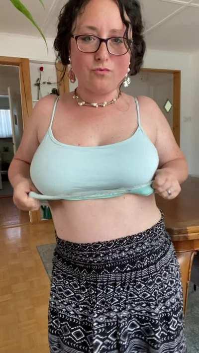 Doing my best to convince you to cum in my ass, is it working?