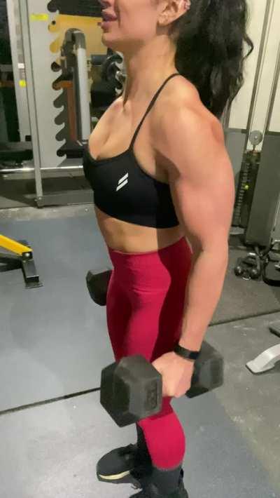 Boss bitch in the gym and in the bedroom 😈