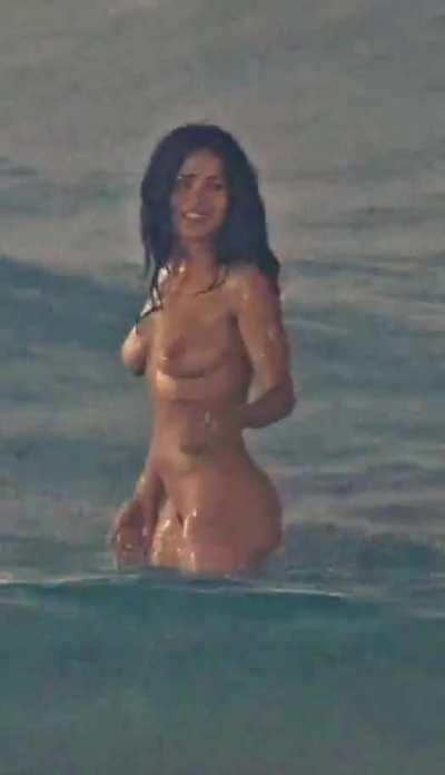 Salma Hayek inviting you in