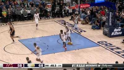 [Highlight] Ja Morant with a sweet no-look behind the back pass to Santi Aldama for the triple