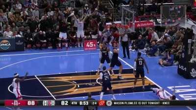 [Highlight] Ball somehow gets tipped in; FVV gets credit for the basket