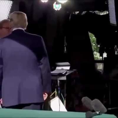 Trump wants the people to obey him like in North Korea and considers inviting Kim to the Whitehouse