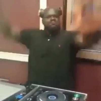 Me during 3rd anniversary banner dan dan kokoro hikareteku theme 🕺🏻