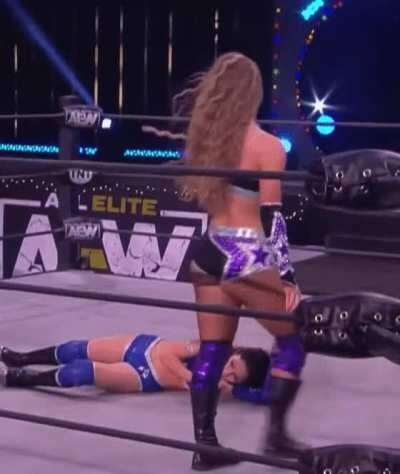 Anna Jay on the latest episode of Dark