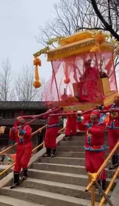 WCGW Let's carry the princess down the stairs