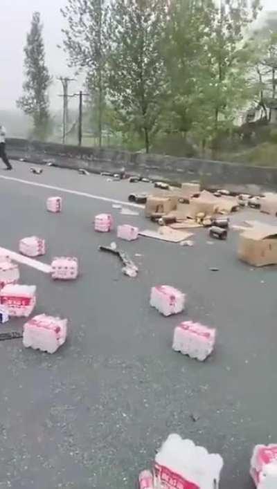 公路上简简单单刷个副本,爆点矿泉水😅