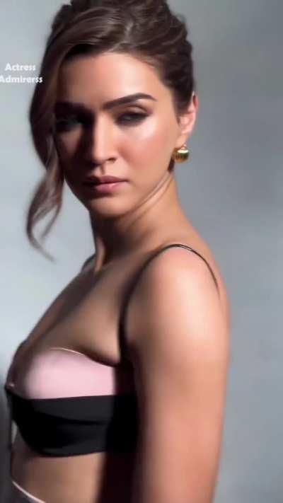 Kriti sanon yummy boobs 🤤