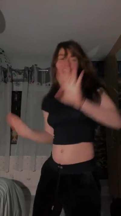 Laura_anne_tiktok - Video #8944