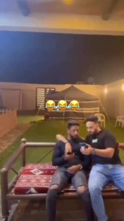 When I watched this vidéo I couldn't stop laughing.