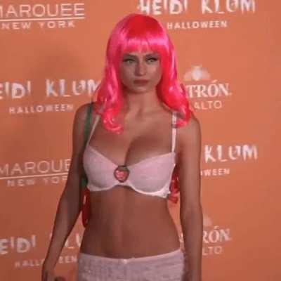 Leni Klum at her mom's Halloween party