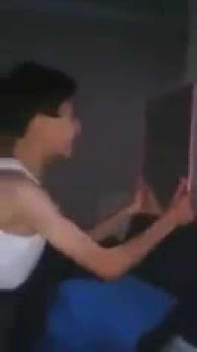 ÖNÜMDEN ÇEKİL ULANNN