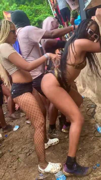 Mess Fete 🇱🇨 (📷:@joegeofoto)