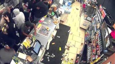 Mob of people steal from a convenience store