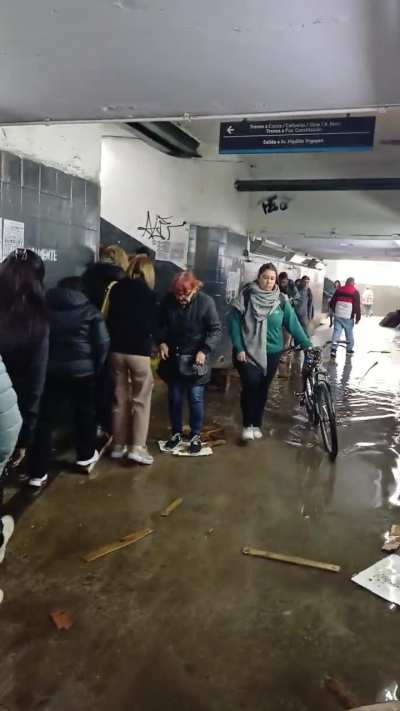 Nueva atracción en lanus! El puente sucio!!!