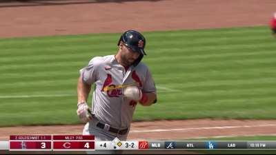 [Highlight] Paul Goldschmidt hits the Toyota sign for his second homer of the game. Not sure if a Reds fan still wins the Tundra if its not a Red who hits it.